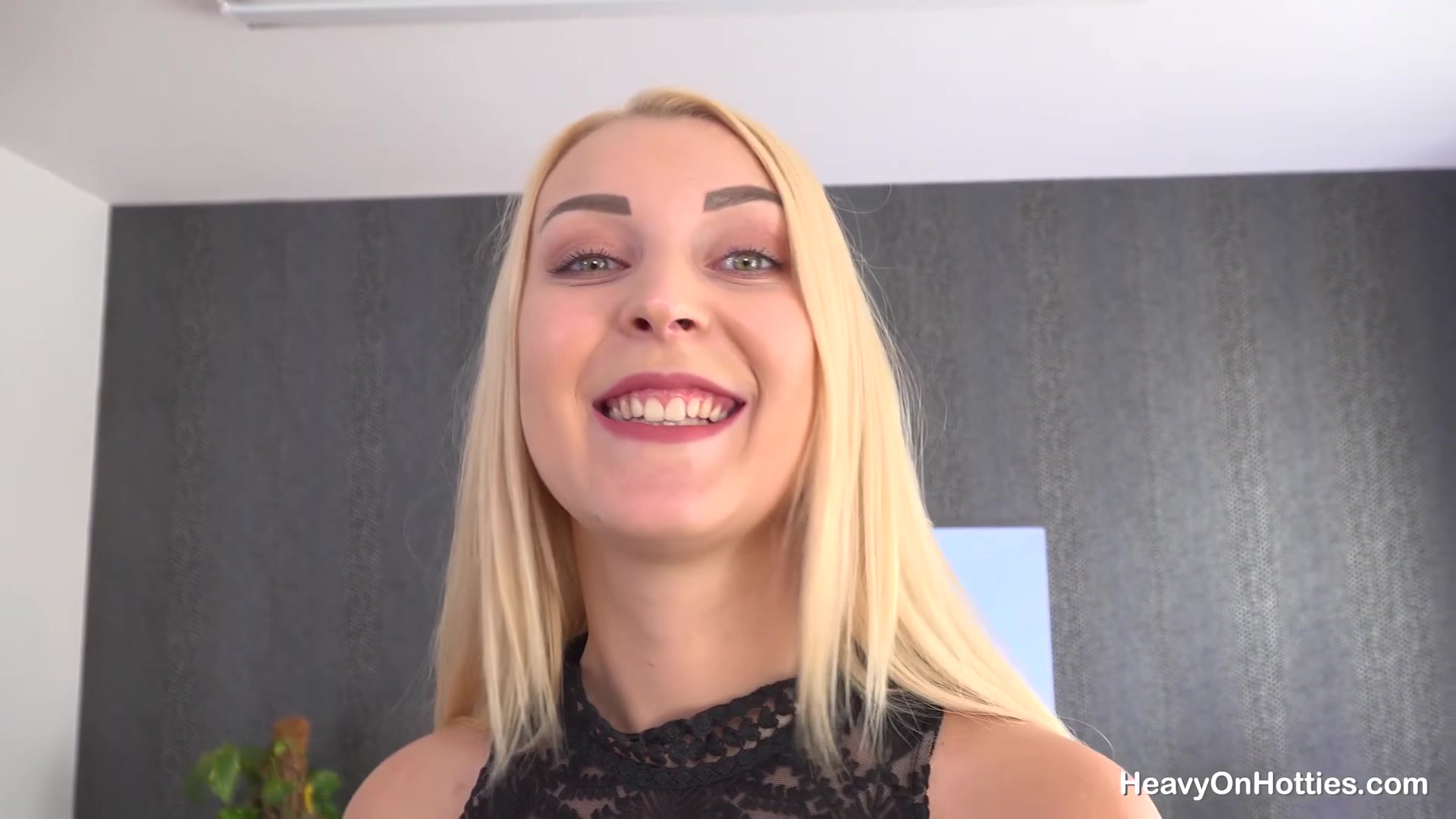 Blondie With Amaris - HeavyOnHotties