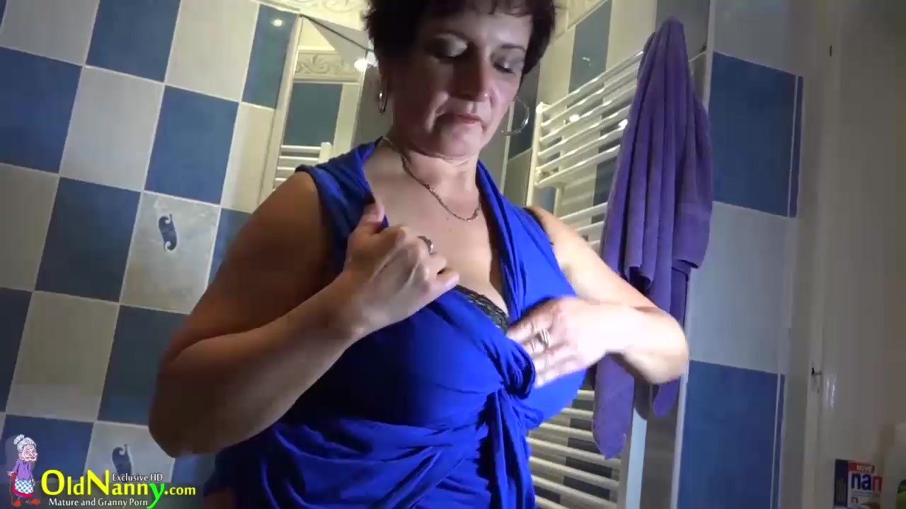OldNanny brunette mature shows her panties