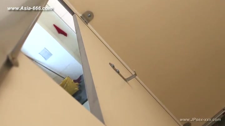 chinese girls go to toilet.132
