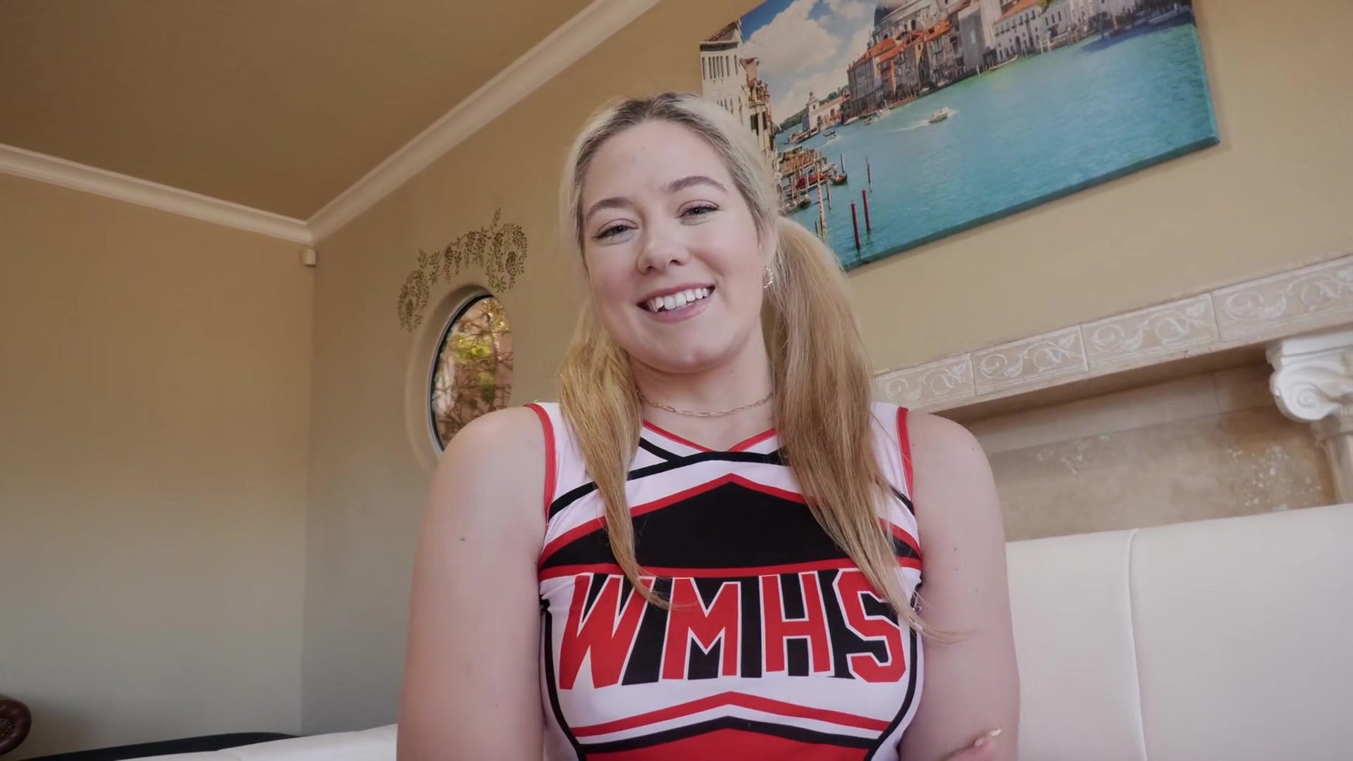 Cheerleader River Lynn Has A Big Booty
