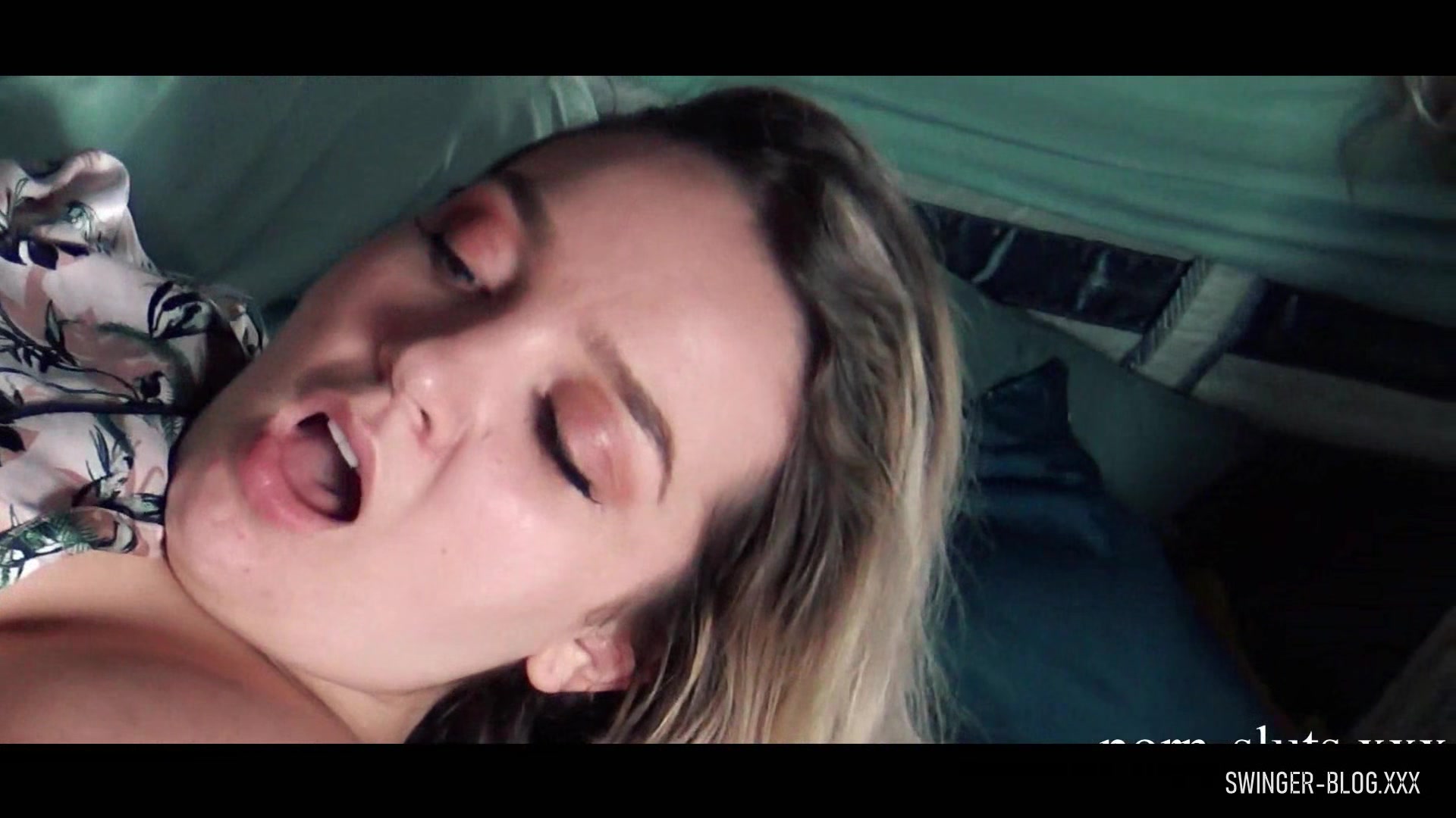 Hot MILF Lilly getting her pussy licked and toyed in threesome