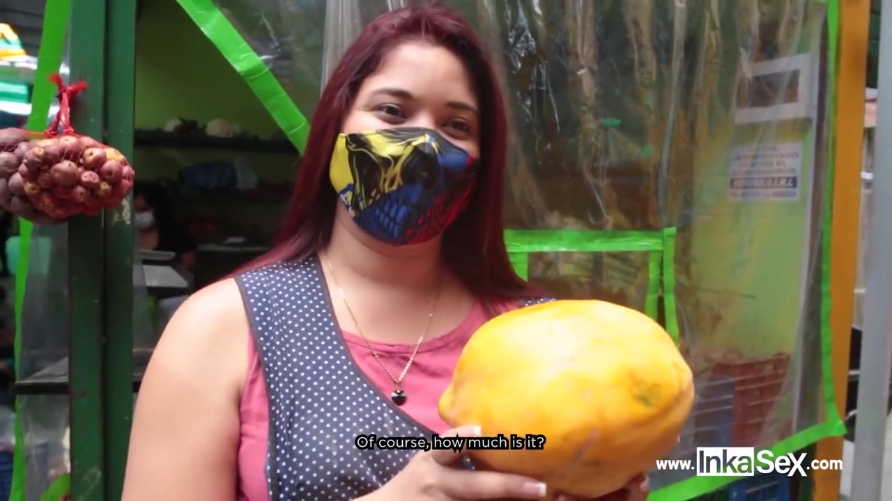 Latina Culona Vende Fruta En El Mercado Y Se Terminan Comiendo Su Fruta Prohibida