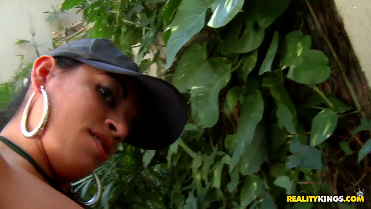 Mayara and Roge Ferro - sex near swimming pool