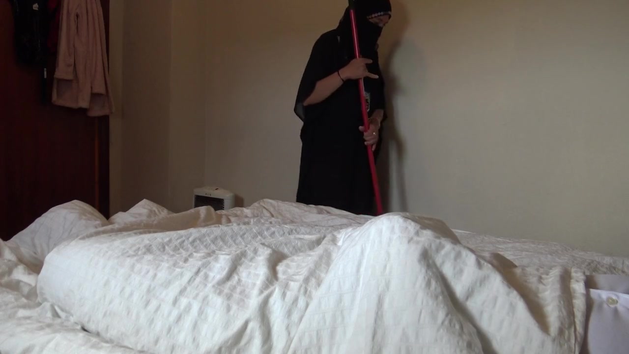 Muslim Maid Has Sex With Big Black Cock In A Hotel Room