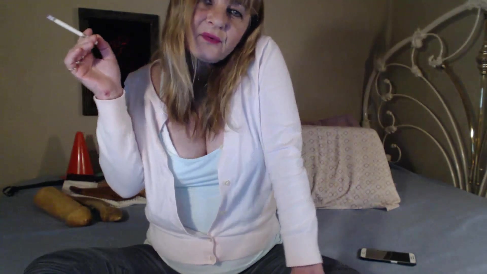 Smoking Fetish & Hairy Pussy Masturbation - TacAmateurs