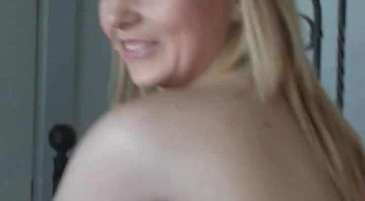 Submissive chick let me to check out her cunt