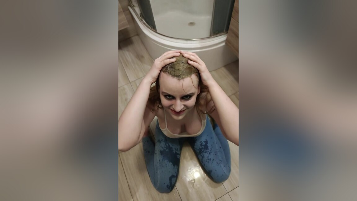 I Piss My Pants And Play With It - Kinky Amy