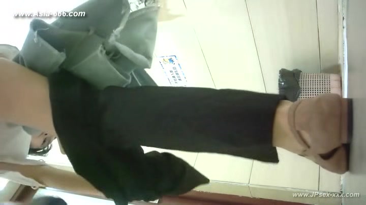 chinese girls go to toilet.107