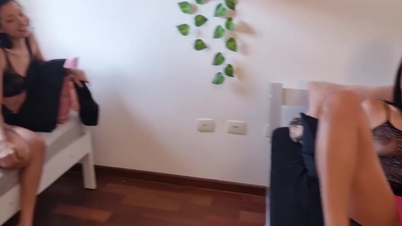 Cheguei Estressada E Cheia De Fogo Da Festa E Minha Amiguinha Me Ajudou A Apagar O Fogo (parte 1) 7 Min - Bia Hot