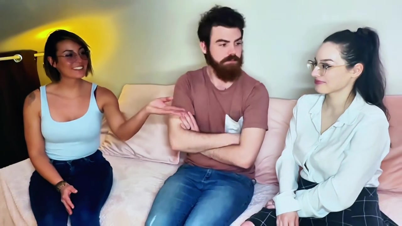 Two wolves at the service of the beautiful Camila, 21 years old! - Jacquie et Michel TV