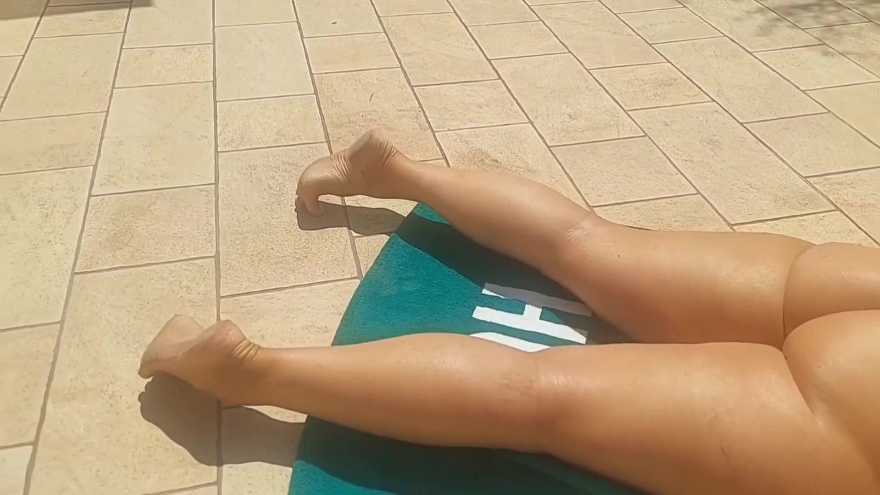 Selenas Beautiful Body And Feet Worship