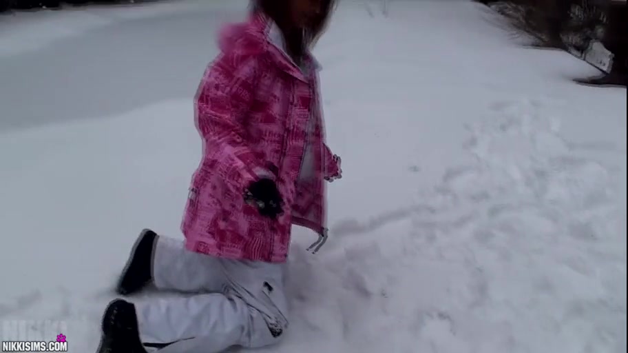 Nikki Snow Ball Fight Video