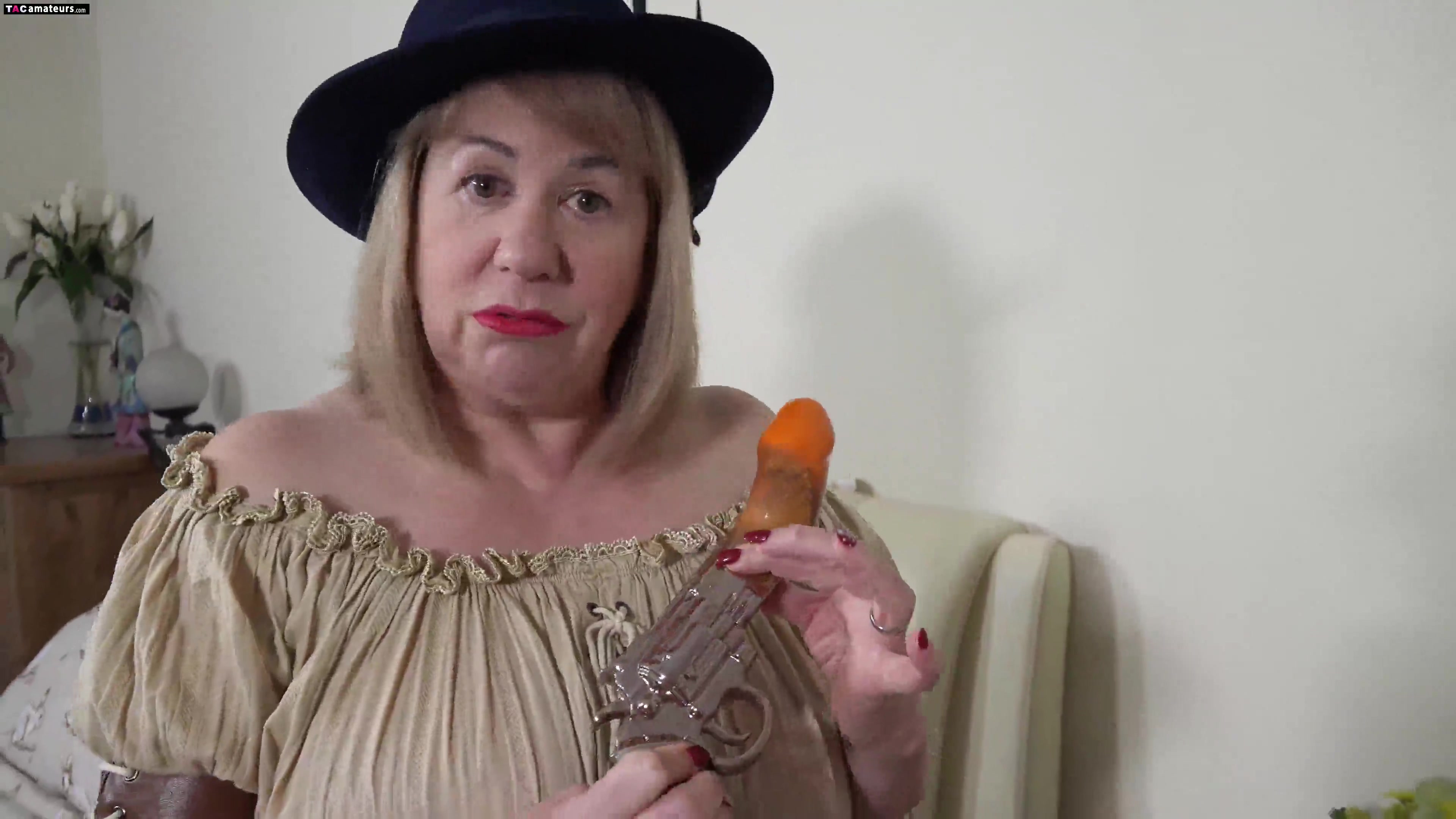 Ceramic Dildo - The Revolver Pt1 - SpeedyBee