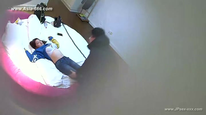 Hackers use the camera to remote monitoring of a lover's home life.165