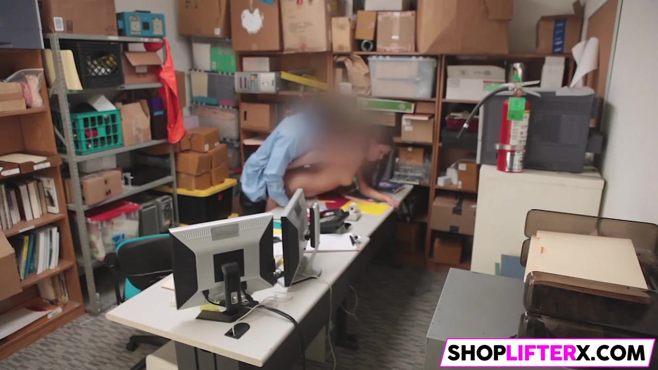 Shoplifter Naiomi Mae Gets Hammered By The Lp Officer