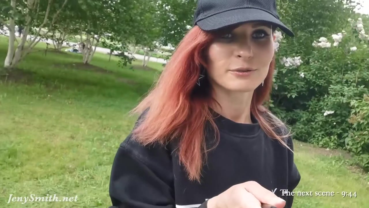 ASS FLASHING IN PUBLIC BY JENY SMITH. BUBBLE BUTT HIDDEN
