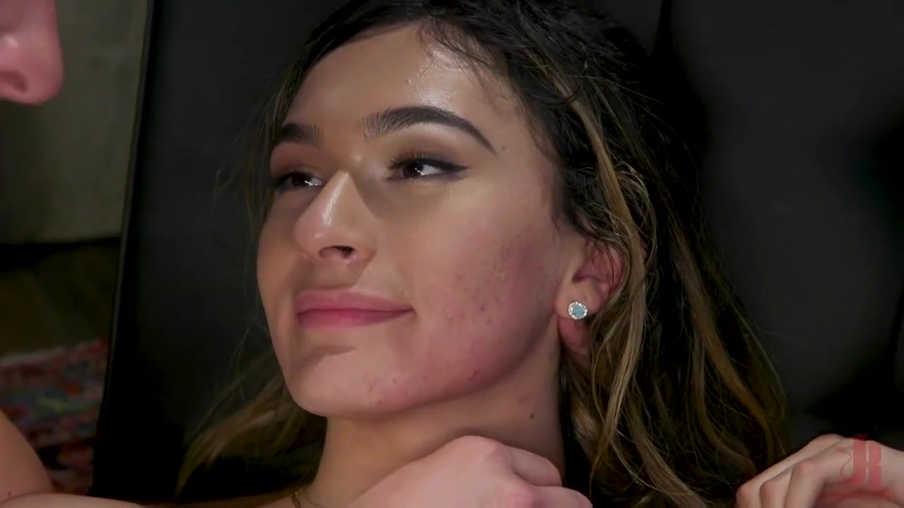 T-girl Andƴlƴnn Visits Doctor