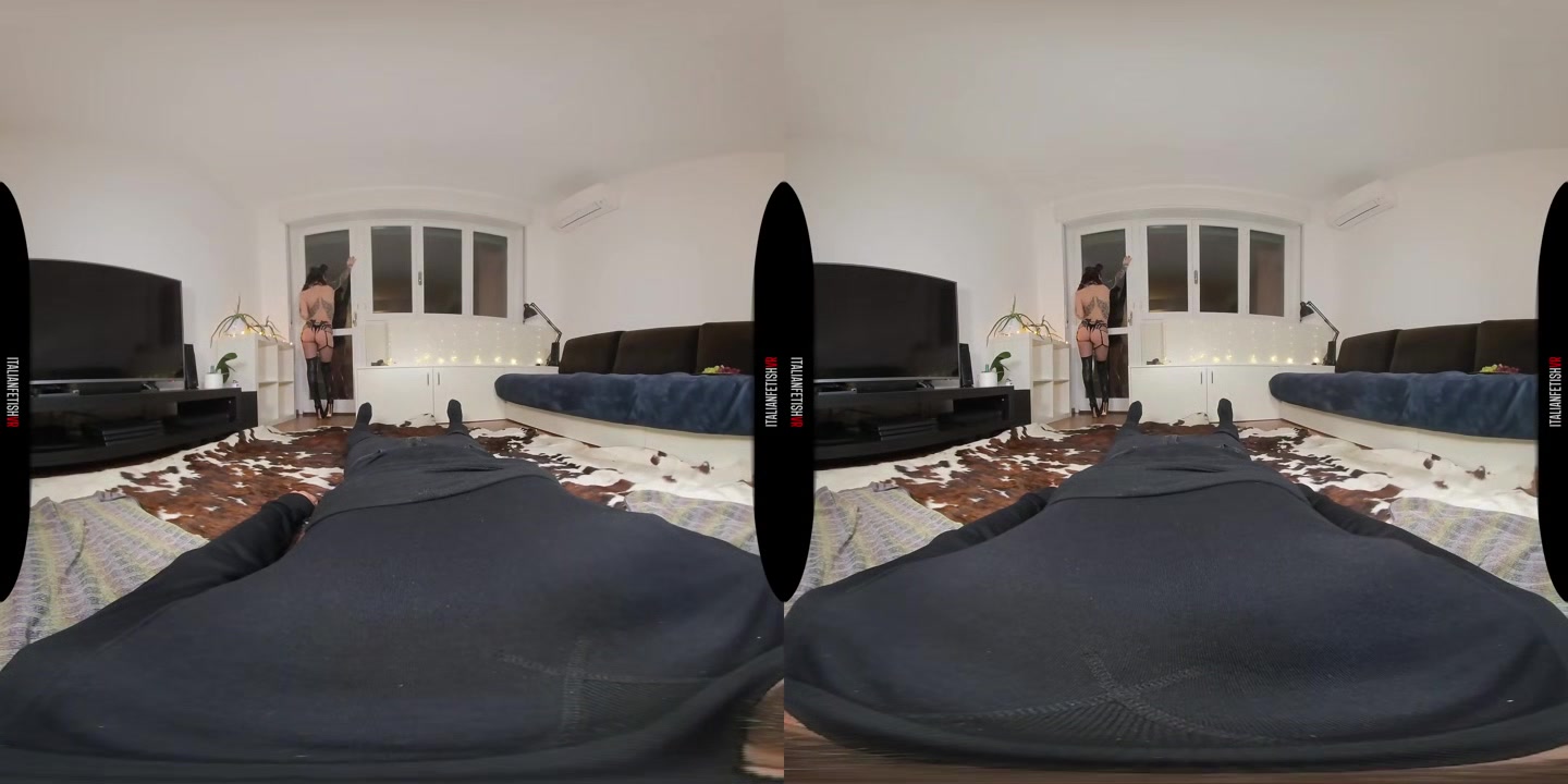 Take A Break With The Submissive - ItalianFetishVR
