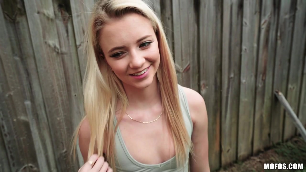 Riley Star in Blonde Pussy Fucked In Public - PublicPickups