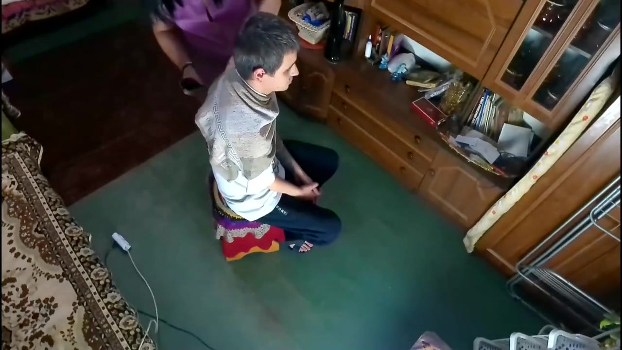 Hairdresser At Home Ruined Haircut And Gave A Blowjob For It - Big Dicks