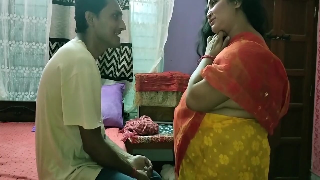 Indian Hot Bhabhi Xxx Sex With Innocent Boy! With Clear Audio 15 Min