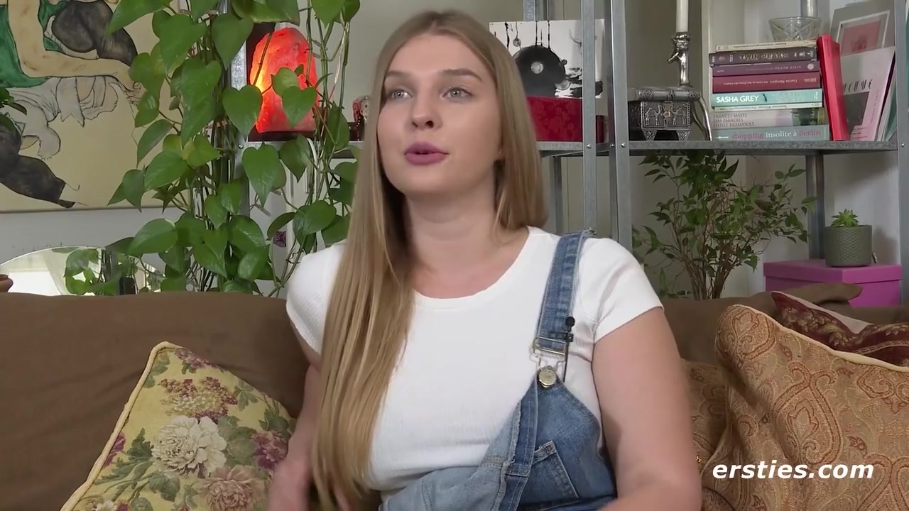 Ariel Prefers To Use Her Fingers When She Masturbates