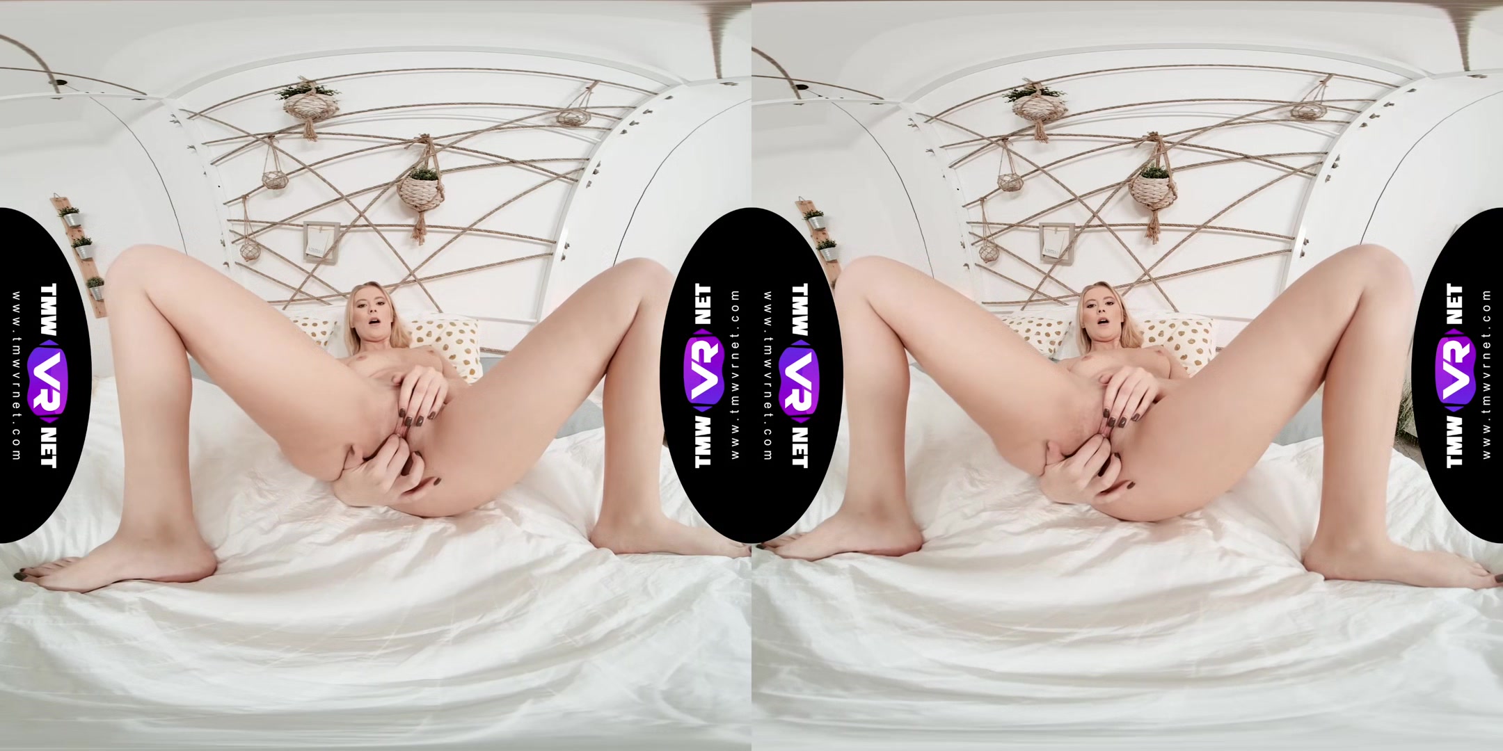 Teasing solo action in bed