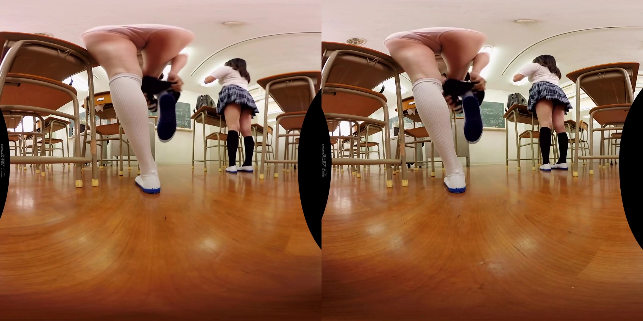 Imagine being 15cm Tall and Seeing what the World Looks Like!; Japanese schoolgirls 18+ Caught Changing