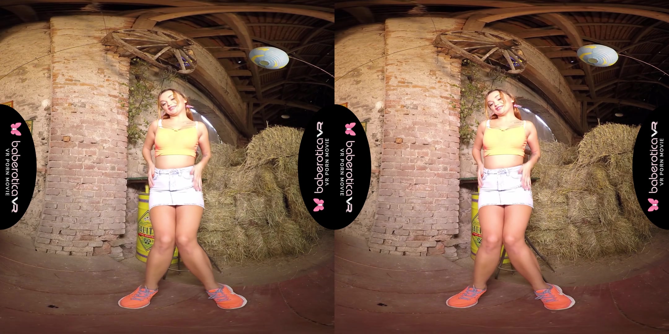 Hot Daphne Klyde Toys Pussy Until Exhaustion - BaberoticaVR