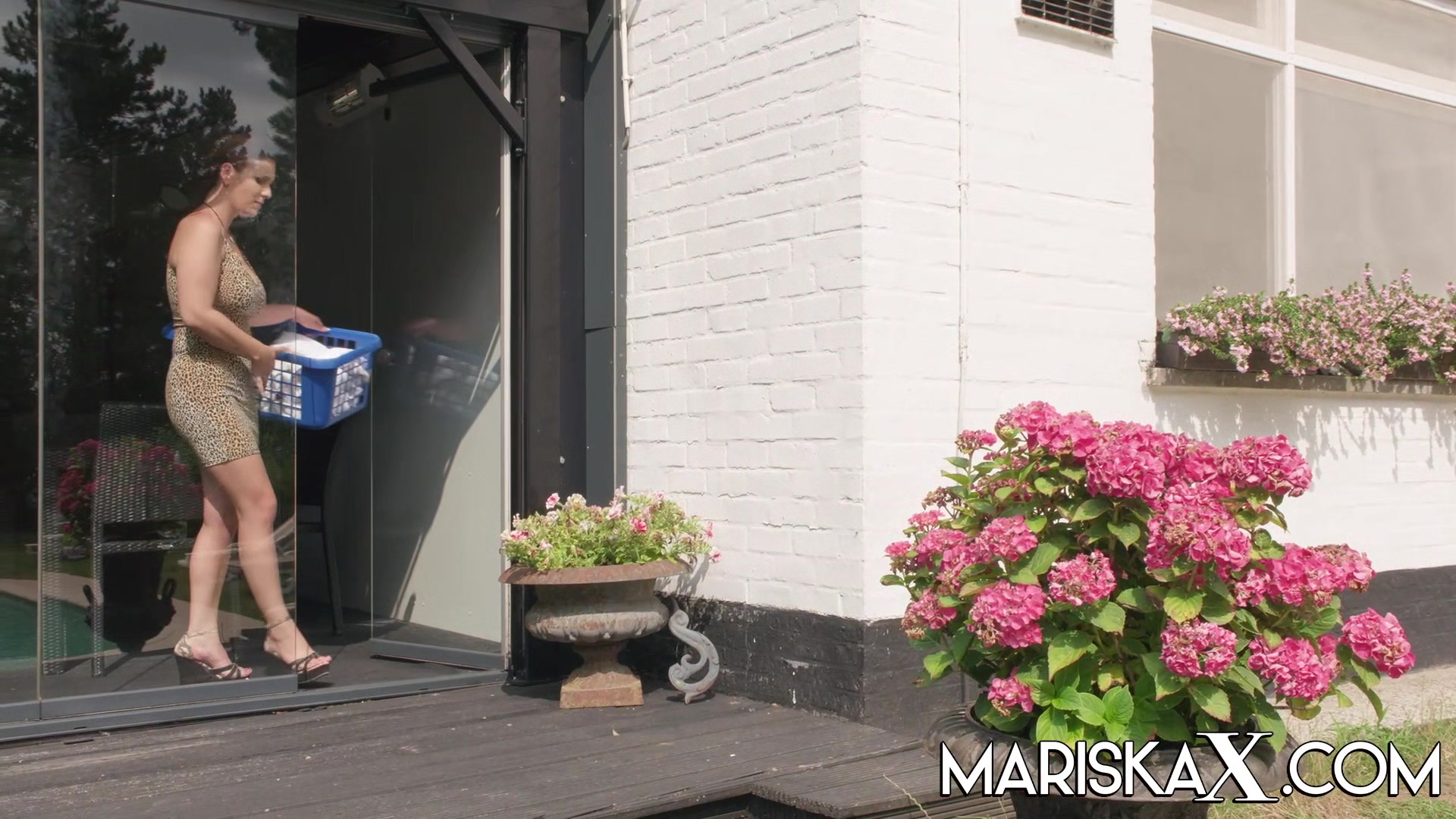 MARISKAX French MILF Sandy Lou ass fucked outdoors