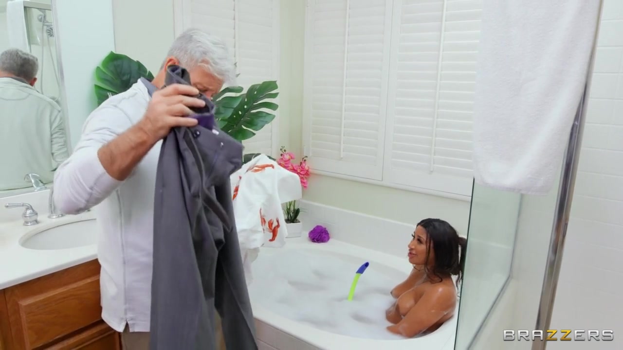 Bubble Bath Self-Care With Cock Video With Steve Holmes, Sommer Isabella - Brazzers