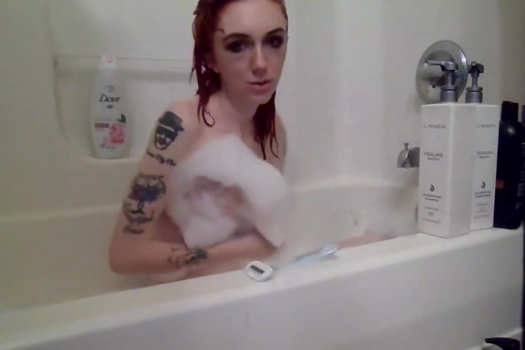 Redhead Milf Takes A Bubble Bath And Shaves