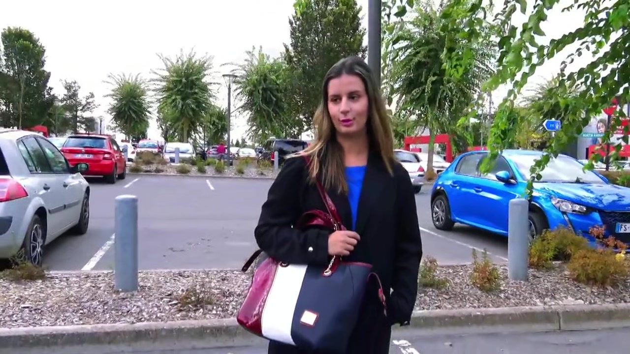 Luna, 31, is constantly in the game! - Jacquie et Michel TV