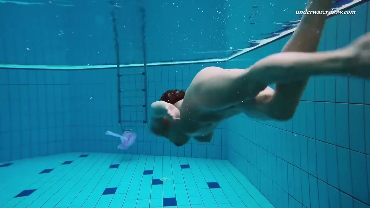 Swimsuit Babe Liza Bubarek Stripping Underwater