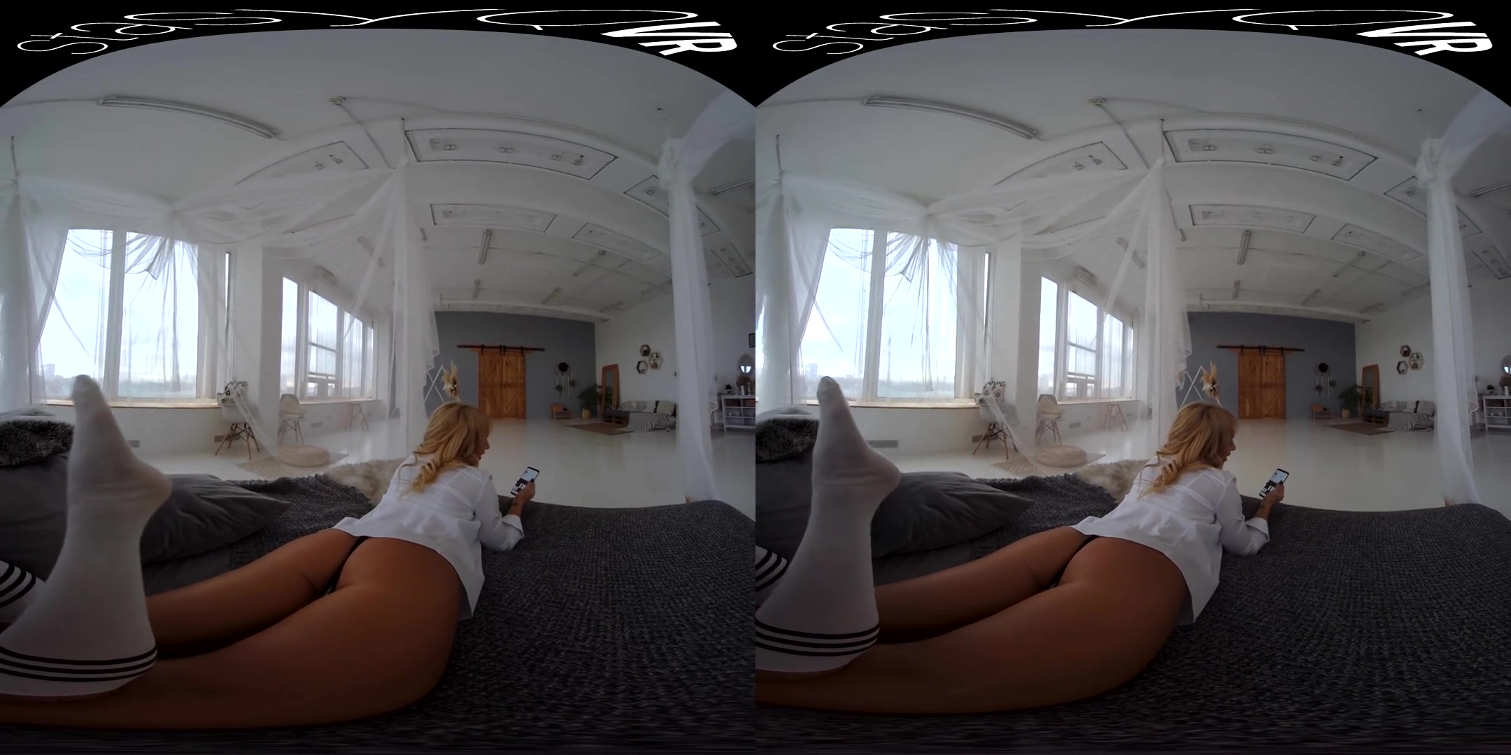 Bombshell in Bed - StasyQVR