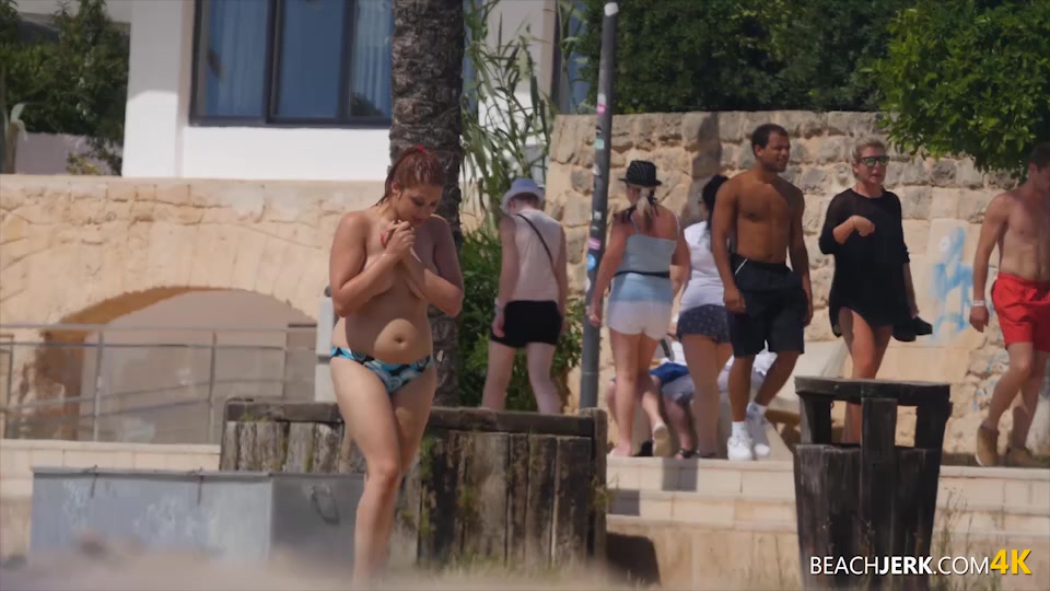 Showering On The Beach - BeachJerk