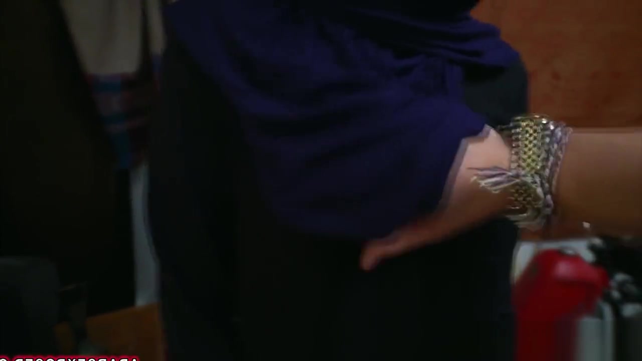 Hijab wearing muslim deepthroats cock