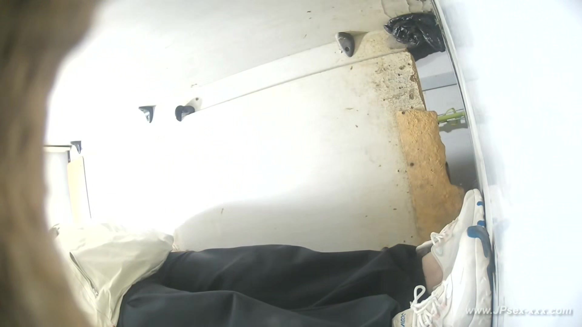 chinese girls go to toilet.567