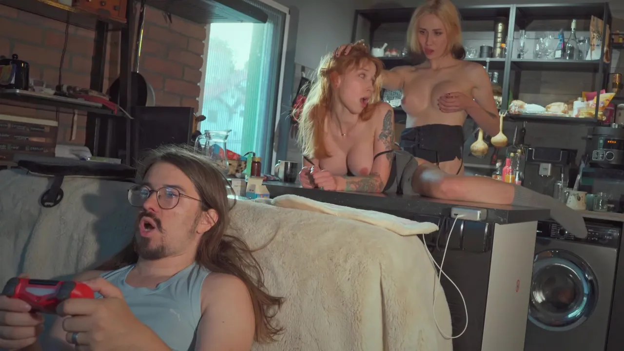 My Friend Is A Trans And Fuck My Anal , And My Geek Stepbro Doesnt Know About It ! - Laruna Mave
