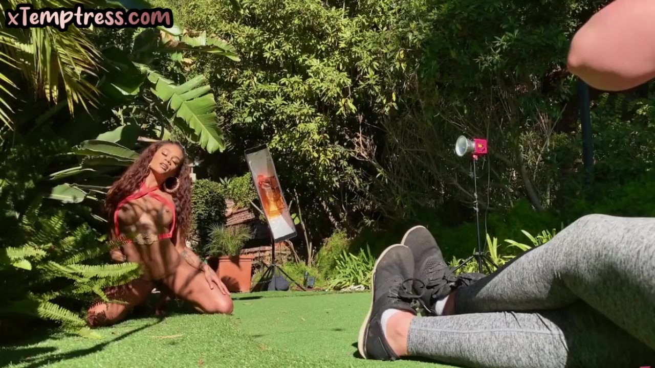 Outdoor masturbating solo ebony teen 18+ plays with her fingers