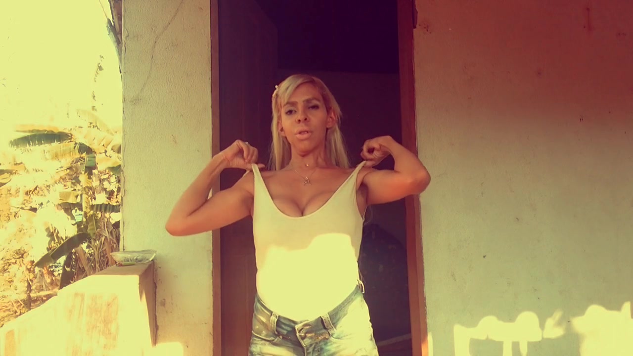 Buns In The Sun - Carlabrazil