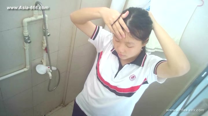 peeping chinese girls bathing.28