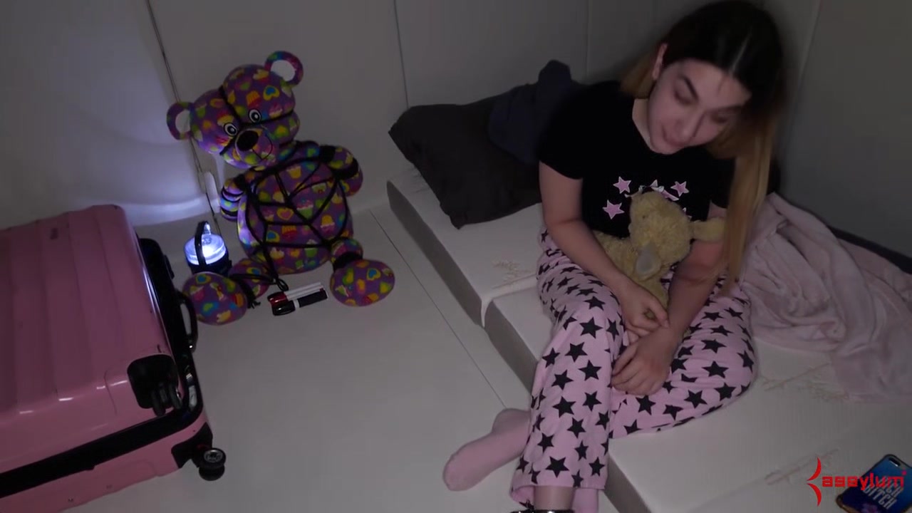 Lexi Grey assylym teen 18+ bound and sucking
