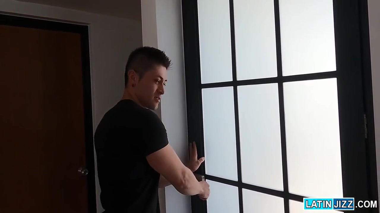 Straightish Latino Blows So He Can Get His Stuff Back 8 Min - Gay Porn, Enrique Mudu And James Vip