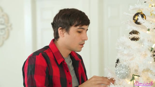 Giving My Stepmom A Creampie For Christmas - S3:E9 - Momlover