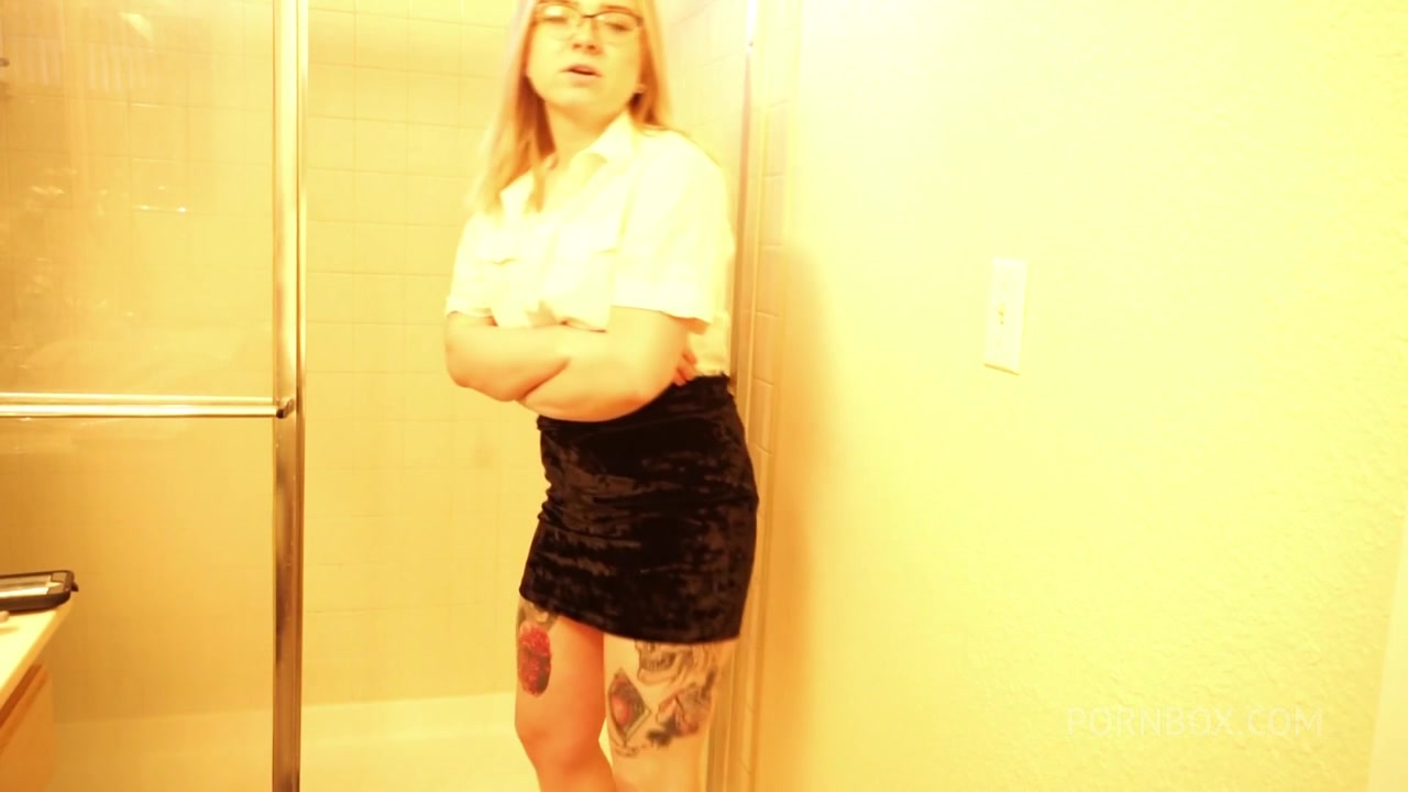 PISSING THE FLOOR AND PISS MASTURBATION - PissVids