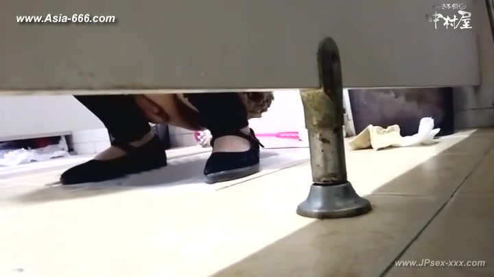 chinese girls go to toilet.132