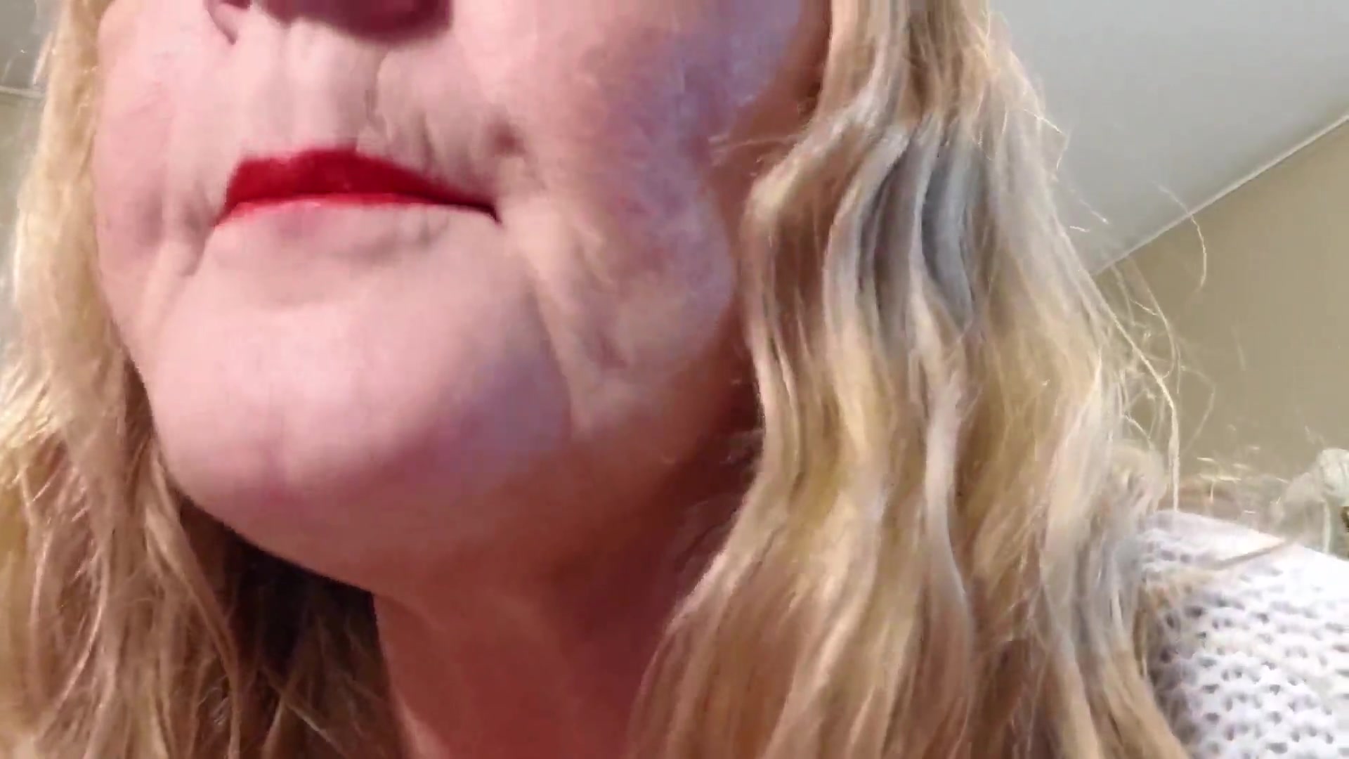 Shiny Red Lipstick - TacAmateurs