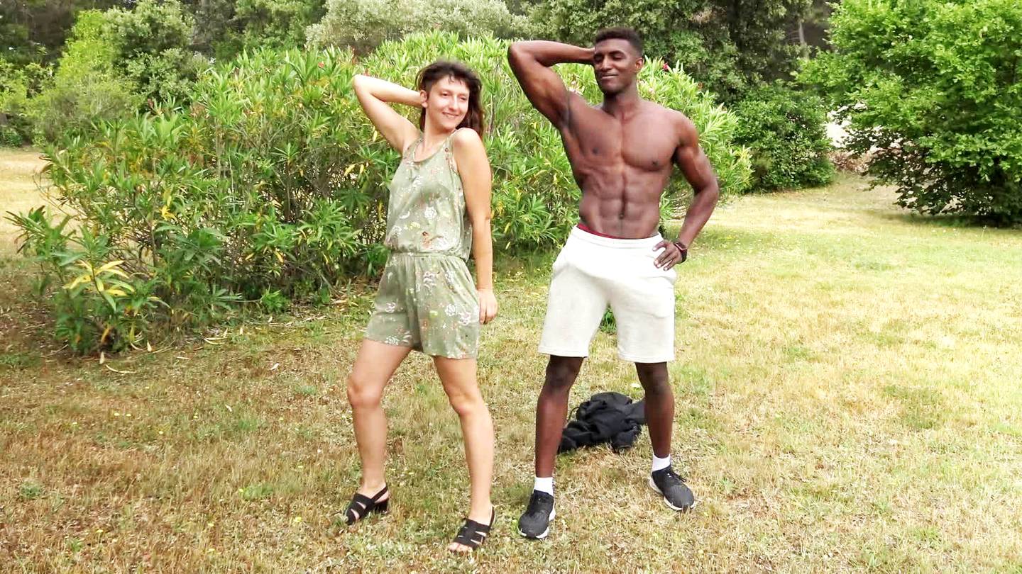 Melany, 23, continues her discoveries with J&M! - Jacquie et Michel TV