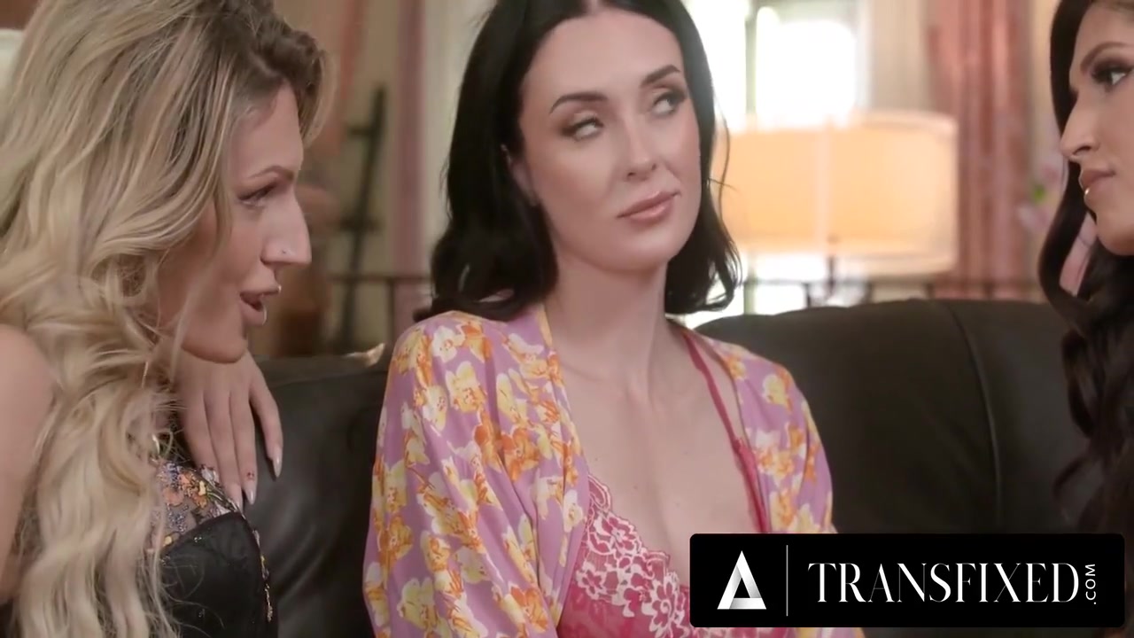 Charlotte Sins, Jade Venus And Victoria Grant In Three Generous Trans Offers Her Friend To Fuck With Her After Being Dumped